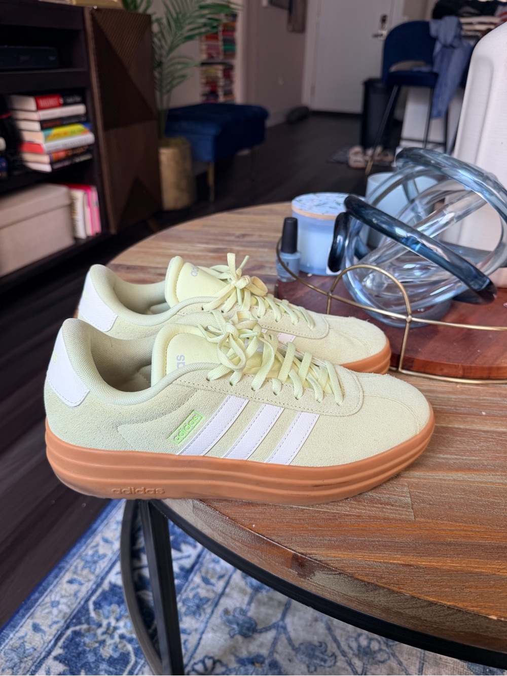 adidas women’s Low-Top Sneakers in Light green with Gum Sole - Picture 2 of 3